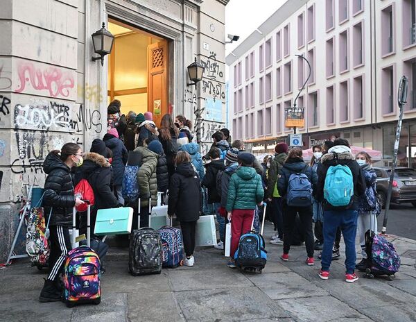 Reabren los colegios en Italia entre la incertidumbre por los altos contagios - Mundo - ABC Color