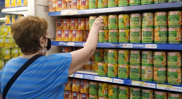 Gobierno argentino aumentará precios de 1.321 productos básicos de la canasta familiar