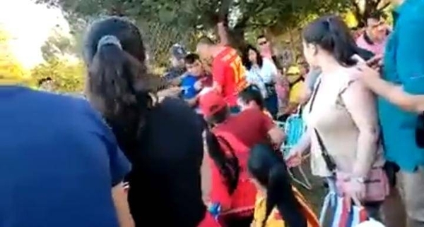 Diario HOY | Hombre con antecedente por homicidio es detenido en pleno campeonato de fútbol
