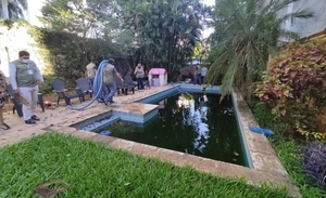 Diario HOY | Lucha contra el dengue: intervienen otra piscina con agua estancada en Asunción