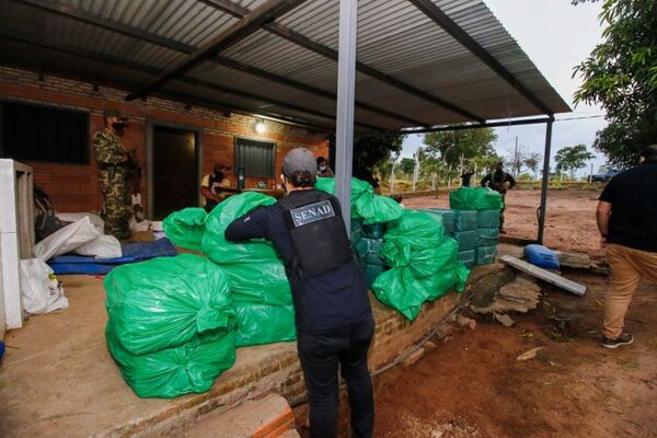 Allanamientos en simultáneo para desbaratar red de tráfico de cocaína por contenedores