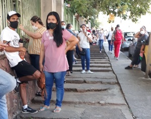 Denuncian lentitud e improvisación en atención para test de antígenos en puesto de Asunción