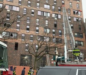 Nueve niños y adolescentes entre los 19 muertos en incendio de un edificio en EEUU
