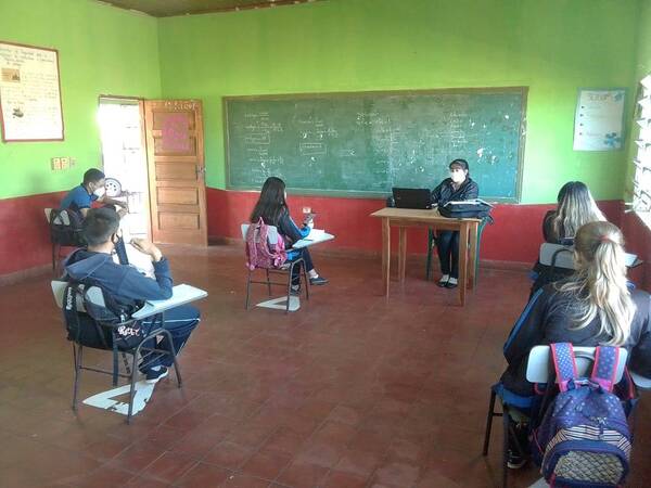 Crónica / Pediatras, a favor de vacunar a niños para la vuelta a clases