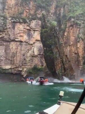 Brasil: Diez fallecidos y una treintena de heridos al desprenderse una enorme roca sobre unos barcos en Minas Gerais