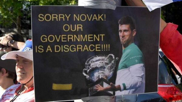 Djokovic fue liberado por un Juez pero todavía lucha por jugar el Australian Open