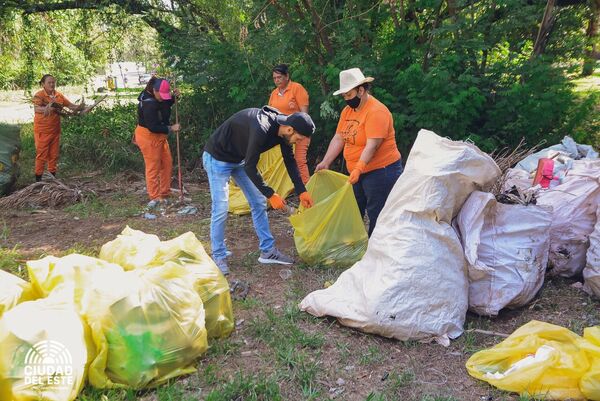 Parque Área 8 se convirtió en un minivertedero - La Clave