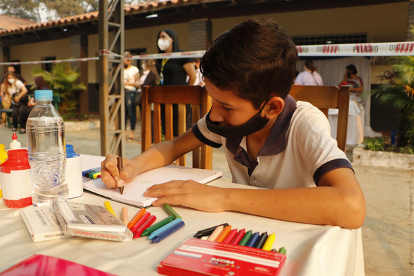 MEC inicia distribución de kits escolares para el año lectivo 2022 - .::Agencia IP::.