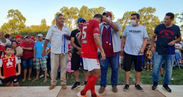 Exfiguras del fútbol paraguayo son campeones en la Liga Concepcionera
