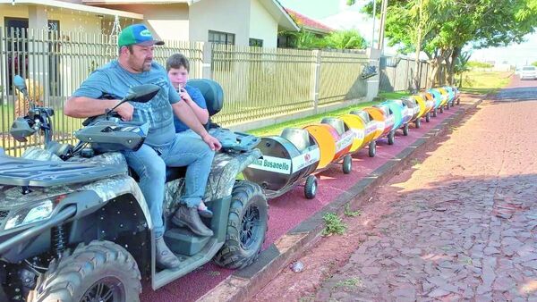 Fabricó trencito para alegrón de los peques
