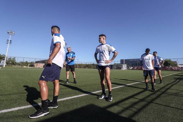 Crónica / Los "desocupados" que ya entrenan con la Albirroja