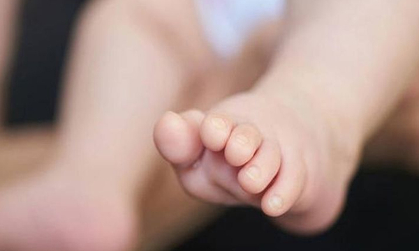 Una pequeña niña de dos años falleció tras ser aplastada por una puerta de vidrio - OviedoPress