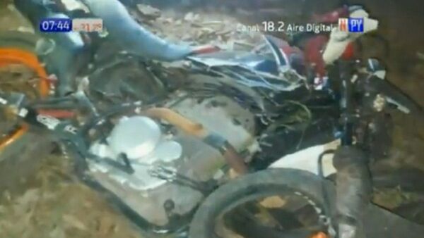 Motociclista muere al chocar contra dos columnas en Carapeguá