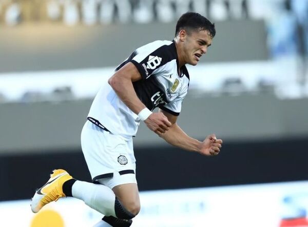 Representante de Ramón Sosa pierde la paciencia con Olimpia