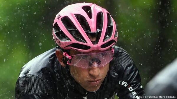 El colombiano Egan Bernal renueva con Ineos hasta 2026