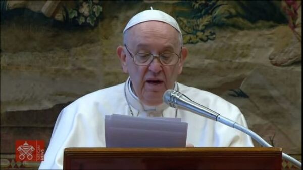 El Papa critica la desinformación y sugiere que vacunarse es una obligación moral