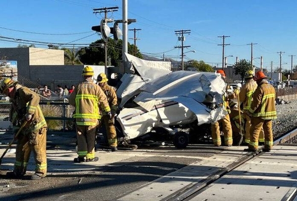 Diario HOY | Rescatan a piloto accidentado segundos antes del paso de un tren en EEUU