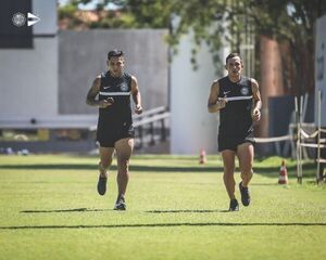 Santiago Vera y Willian Candia ya entrenan en Olimpia