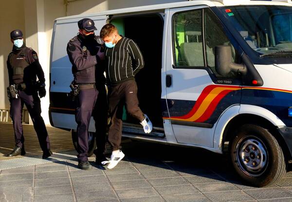 Crónica / Por encubrir a un presunto asesino, agarraron a casi una docena de personas