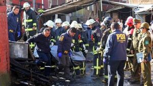 Incendio descontrolado arrasa con 30 casas en Chile