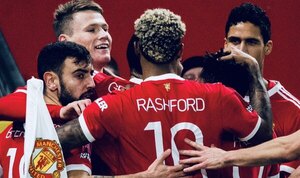 Manchester United sufre, pero derrota al Aston Villa y avanza en la FA Cup