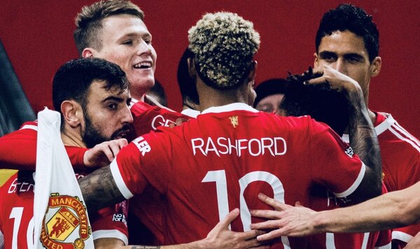 Manchester United sufre, pero derrota al Aston Villa y avanza en la FA Cup