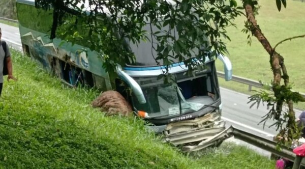 Ómnibus paraguayo se accidenta en Brasil