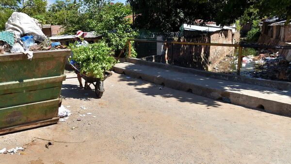 Basura en los humedales y arroyos ante falta de servicio y educación