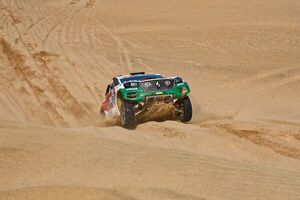 Andrea Lafarja se baja de la Etapa 9 del Dakar - Automovilismo - ABC Color