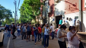 Diario HOY | Interminable fila en Identificaciones: la desidia que padece la ciudadanía