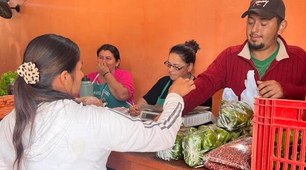 Familias de San Juan Nepomuceno accedieron a 560 cupones de alimentos de la Feria Ka´avo