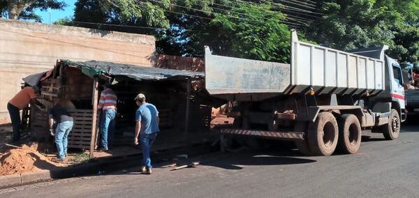 Municipalidad retira casillas improvisadas del costado del Departamento de Investigaciones