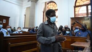 Presunto pirómano del Parlamento sudafricano es acusado de terrorismo