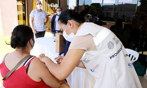 Hasta las 14:00 horas podés vacunarte en la explanada de la municipalidad - OviedoPress