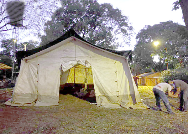 Ante aumento de casos covid montan de nuevo carpas para refugio de familiares de pacientes - La Clave