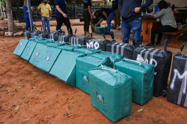 Juez dicta prisión preventiva de cuatro supuestos narcos - Nacionales - ABC Color