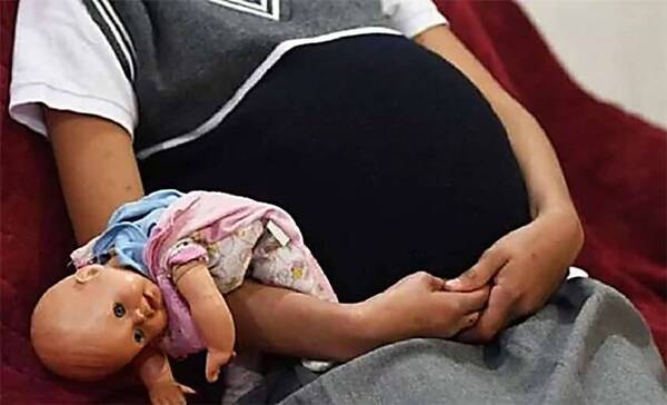 Crónica / Niña que habría sido abusada por su profe dará a luz