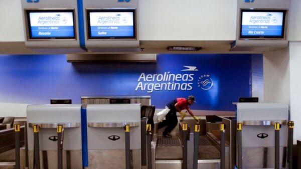Aerolíneas Argentinas cancela vuelos por contagios de COVID