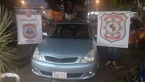 Recuperan automóvil con chapa paraguaya robado en Foz de Yguazú - Nacionales - ABC Color