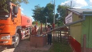 Distribuyen 60.000 litros de agua potable a comunidades de Presidente Hayes