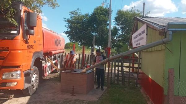 Distribuyen 60.000 litros de agua potable a comunidades de Presidente Hayes