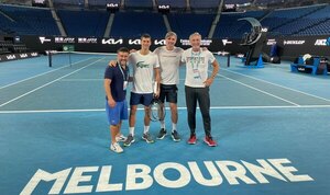 Djokovic entrena para el Australian Open, aunque no es segura su participación