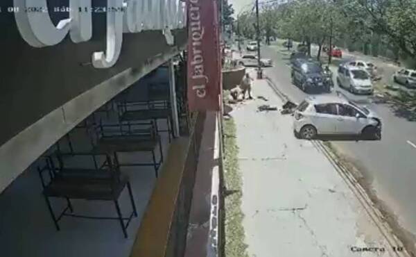 Crónica / [VIDEO] “Saltó” de la muerte tras un aparatoso accidente de tránsito