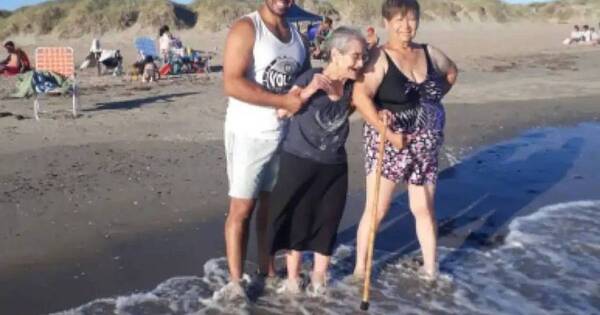 La Nación / Abuela de 100 años cumplió su anhelado sueño: conocer el mar