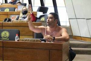Crónica / Colega pide un “estate quieto” para el “diputado striper” tras feroz guyryry