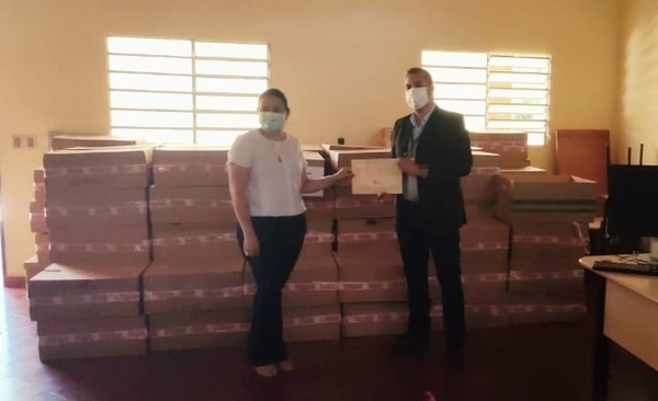 Itaipú donó importante lote de computadoras a Institución educativa de San José de los Arroyos - Noticiero Paraguay