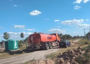 Distribuyen 60.000 litros de agua a comunidades de Presidente Hayes
