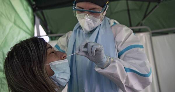 La Nación / Procesaron 12 mil muestras este martes y más de 2.500 dieron positivo al coronavirus