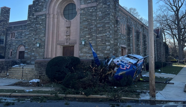 Un helicóptero médico se estrelló al costado de una iglesia en EE.UU. - Megacadena — Últimas Noticias de Paraguay