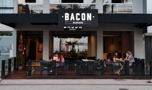 Bacon Burgers hace historia en las playas de Camboriú